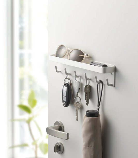 Smart Magnetic Key Rack With Tray White